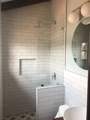 Comfort Oda, 1 Büyük (Queen) Boy Yatak, Ortak Banyo