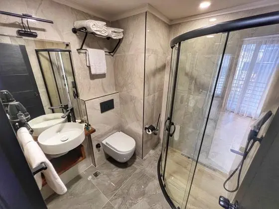 Standart Oda, Kara Manzaralı, Balkonlu