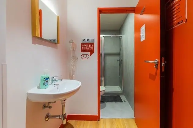 Ortak Ranzalı Oda, Karma Ranzalı Oda, Ortak Banyo (Max. 4 pax)