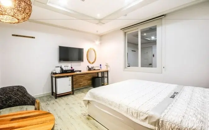 Deluxe Tek Büyük Yataklı Oda