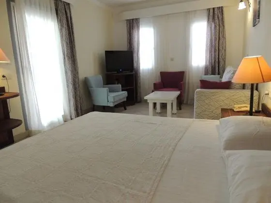 Aile Odası, Bahçe Manzaralı