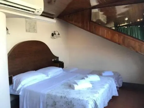 Üç Kişilik Oda