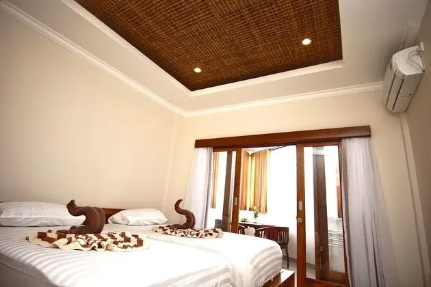 Tek Büyük veya İki Ayrı Yataklı Oda, 1 Yatak Odası, Bahçe Manzaralı, Havuz Kenarı