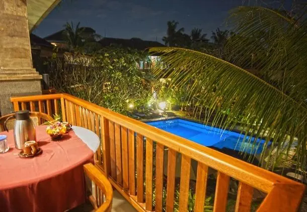 Tek Büyük veya İki Ayrı Yataklı Oda, 1 Yatak Odası, Bahçe Manzaralı, Havuz Kenarı