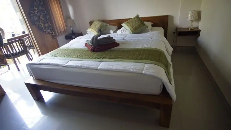 Tek Büyük veya İki Ayrı Yataklı Oda, 1 Yatak Odası, Bahçe Manzaralı, Havuz Kenarı