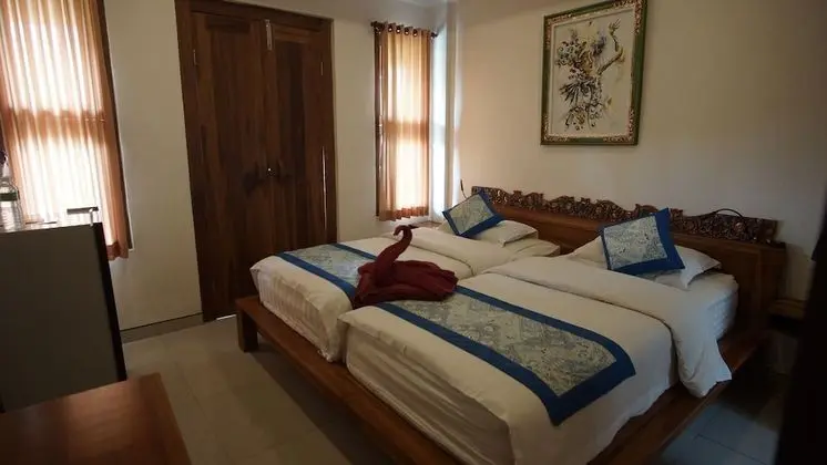 Tek Büyük veya İki Ayrı Yataklı Oda, 1 Yatak Odası, Bahçe Manzaralı, Havuz Kenarı