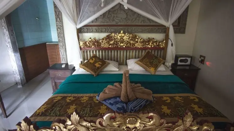 Tek Büyük veya İki Ayrı Yataklı Oda, 1 Yatak Odası, Bahçe Manzaralı, Havuz Kenarı