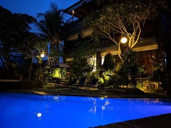 Tek Büyük veya İki Ayrı Yataklı Oda, 1 Yatak Odası, Bahçe Manzaralı, Havuz Kenarı