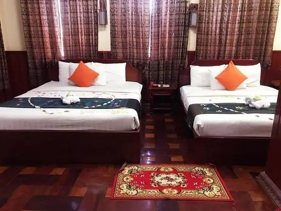 Family Room 4 Adults (2 King Beds) - Free Pick Up