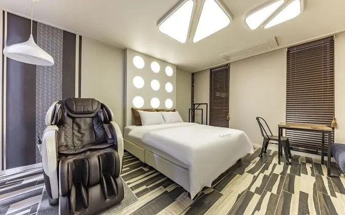 Oda (Massage Chair room)