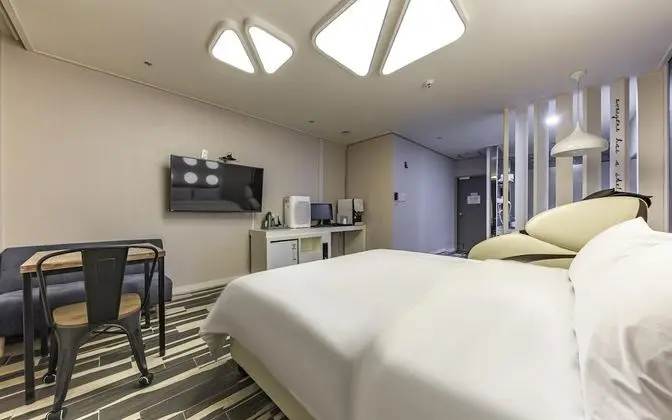 Oda (Massage Chair room)