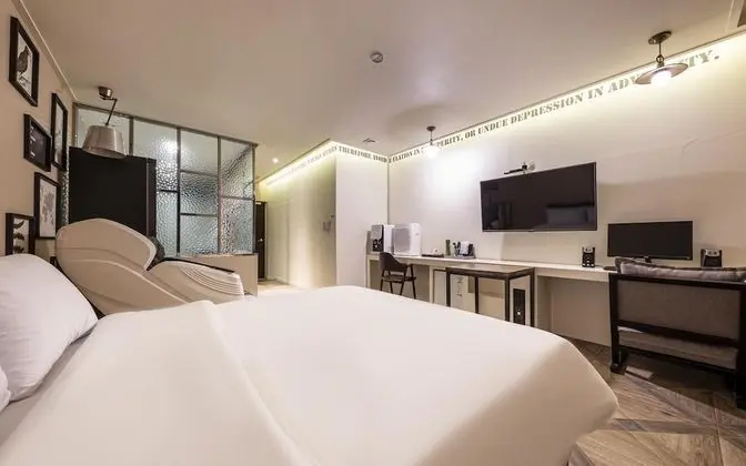 Oda (Massage Chair room)