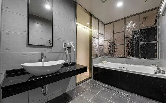 Oda (Massage Chair room)