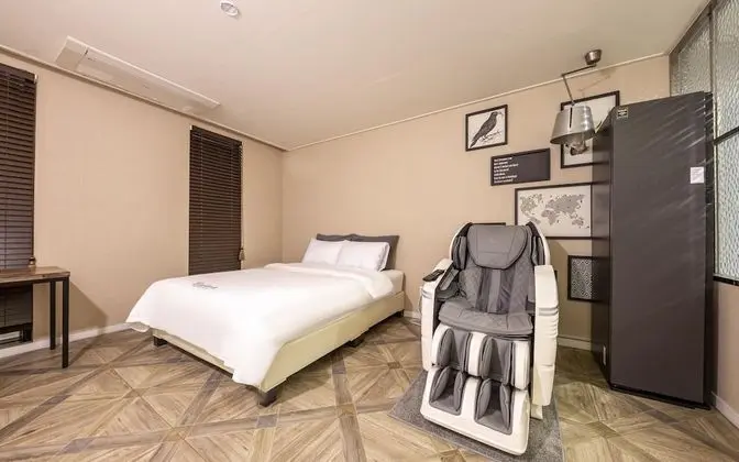 Oda (Massage Chair room)