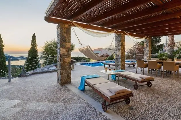Villa, 3 Yatak Odası, Kişiye Özel Havuzlu, Denize Bakan (Kalypso)