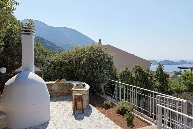Villa, 3 Yatak Odası, Kişiye Özel Havuzlu, Okyanusa Sıfır (Dioni)