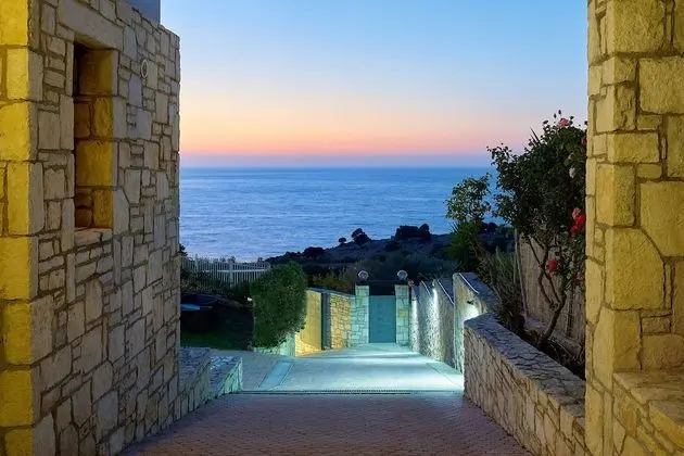 Villa, 3 Yatak Odası, Kişiye Özel Havuzlu, Okyanusa Sıfır (Dioni)