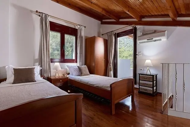 Villa, 3 Yatak Odası, Kişiye Özel Havuzlu, Okyanusa Sıfır (Dioni)