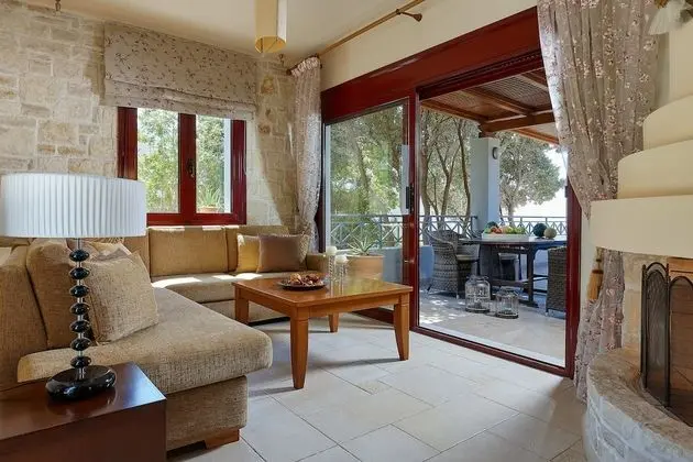 Villa, 3 Yatak Odası, Kişiye Özel Havuzlu, Okyanusa Sıfır (Dioni)