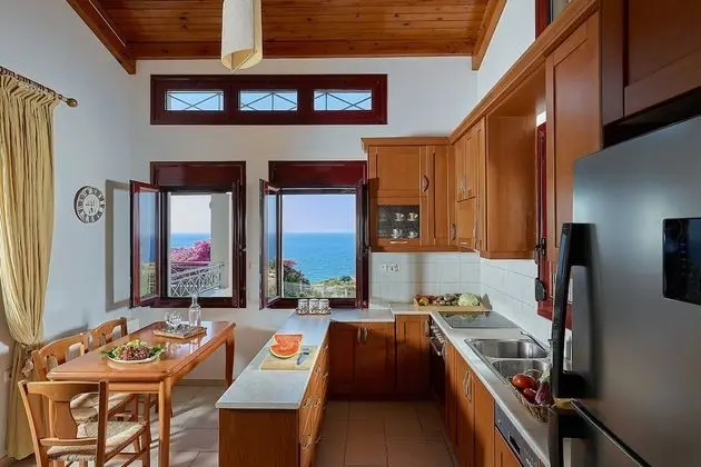 Villa, 3 Yatak Odası, Kişiye Özel Havuzlu, Okyanusa Sıfır (Dioni)