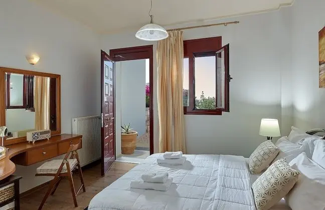 Villa, 3 Yatak Odası, Kişiye Özel Havuzlu, Okyanusa Sıfır (Dioni)