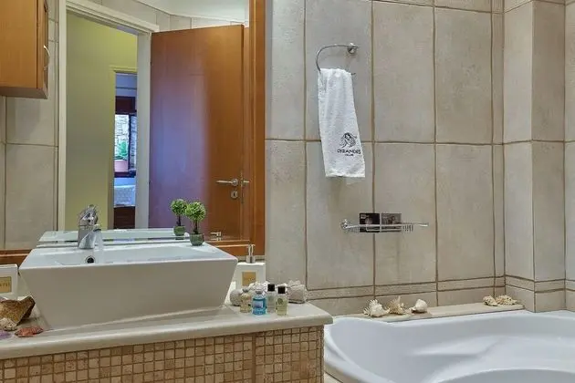 Villa, 3 Yatak Odası, Kişiye Özel Havuzlu, Okyanusa Sıfır (Dioni)