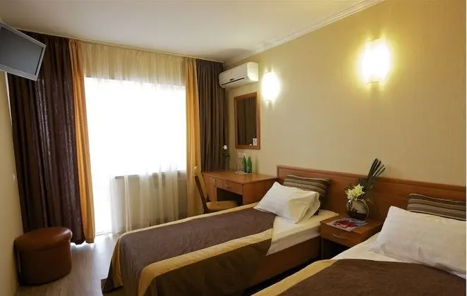 Standard Tek Büyük veya İki Ayrı Yataklı Oda, 1 Çift Kişilik veya 2 Tek Kişilik Yatak