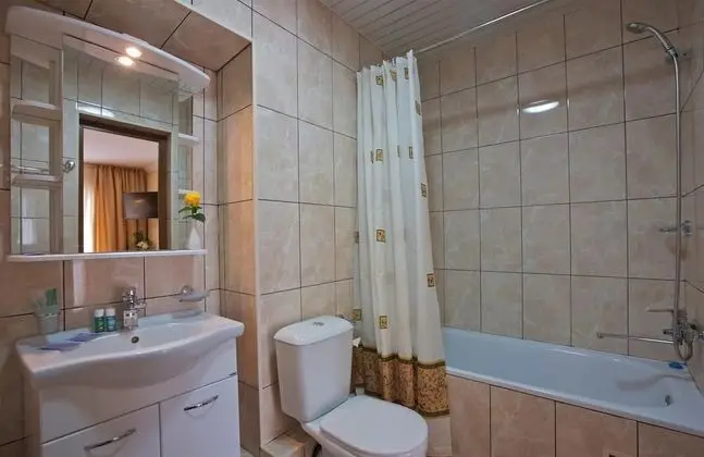 Standard Tek Büyük veya İki Ayrı Yataklı Oda, 1 Çift Kişilik veya 2 Tek Kişilik Yatak