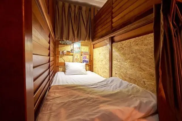 Ortak Ranzalı Oda, Karma Ranzalı Oda