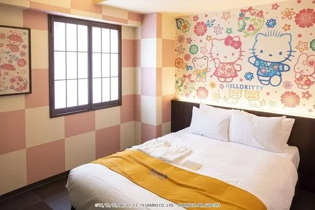 Design Tek Büyük Yataklı Oda, Sigara İçilmez (Hello Kitty)