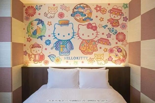 Design Tek Büyük Yataklı Oda, Sigara İçilmez (Hello Kitty)