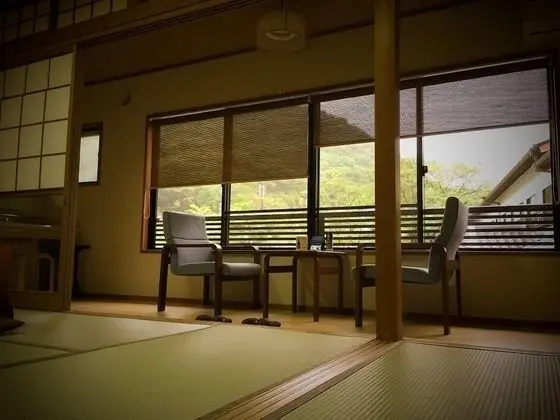 Japanese Tatami Room, Non-smoking (Customer cannot check-in after 9pm)  No Restaurant around Hotel.