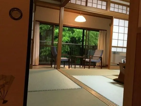 Japanese Tatami Room, Non-smoking (Customer cannot check-in after 9pm)  No Restaurant around Hotel.