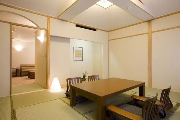 Traditional Süit, Sigara İçilmez (Japanese Style)