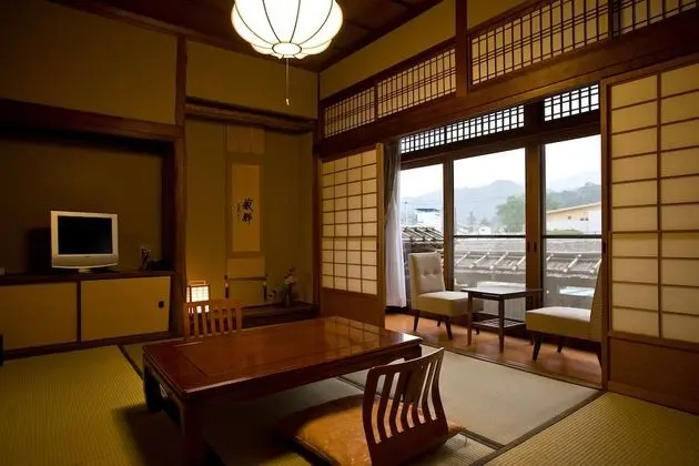 Traditional Oda, Sigara İçilmez, Nehir Manzaralı (Japanese Classic-Style)