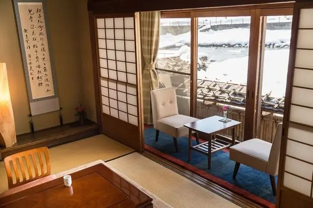 Traditional Oda, Sigara İçilmez, Nehir Manzaralı (Japanese Classic-Style)