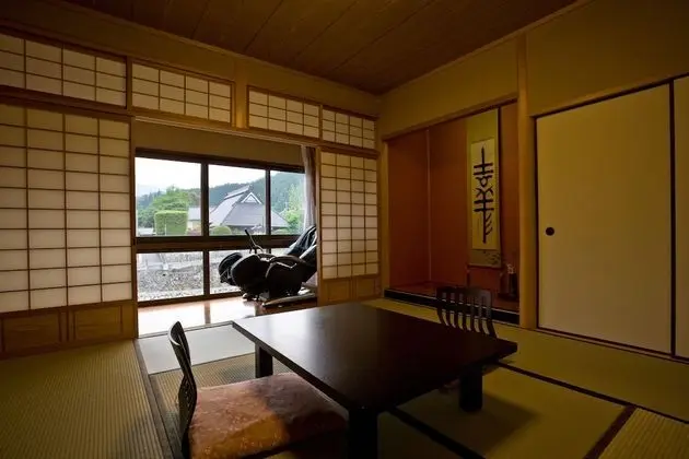 Traditional Oda, Sigara İçilmez, Nehir Manzaralı (Japanese Modern-Style)