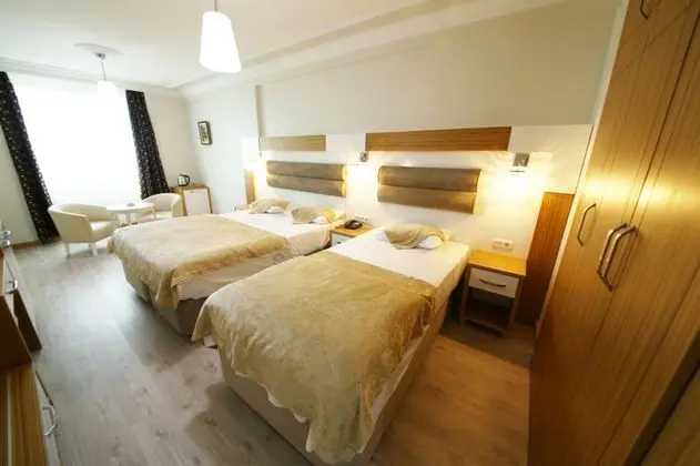 Triple Oda - Üç Ayrı Yataklı , Deniz ve Şehir Manzaralı, Klimalı