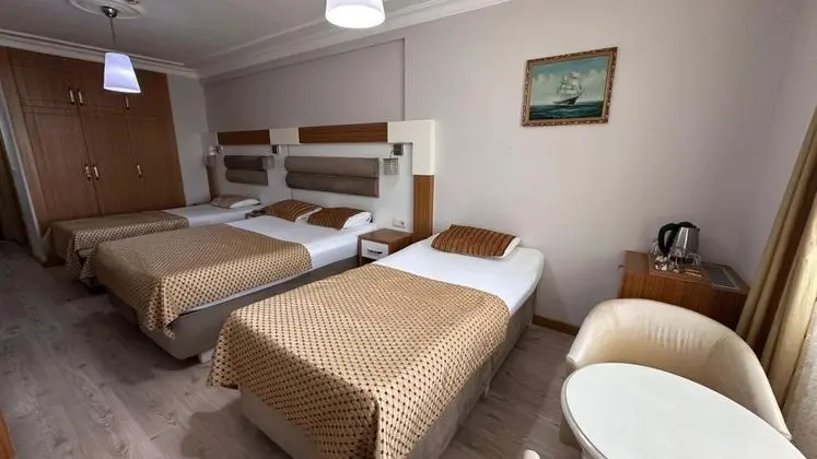 Triple Oda - Üç Ayrı Yataklı , Deniz ve Şehir Manzaralı, Klimalı