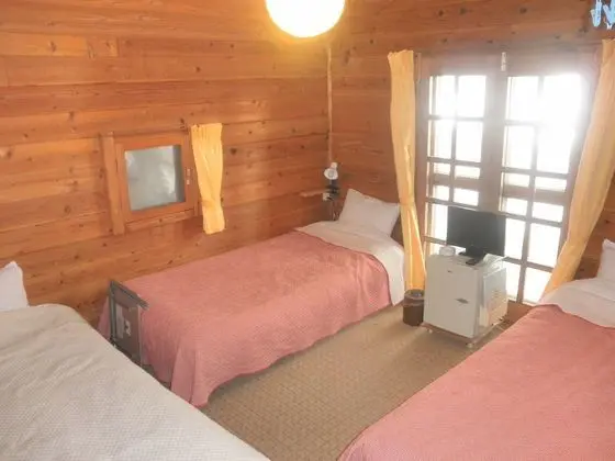 Üç Kişilik Oda, Sigara İçilmez