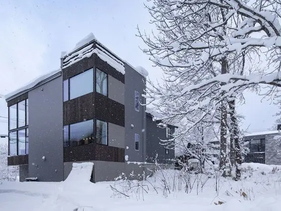 Basic Ev, Sigara İçilmez