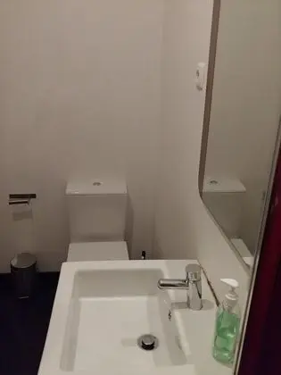 Tek Büyük Yataklı Oda, Ortak Banyo (1)