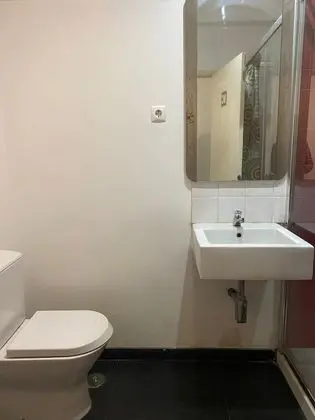 Tek Büyük Yataklı Oda, Ortak Banyo (2)