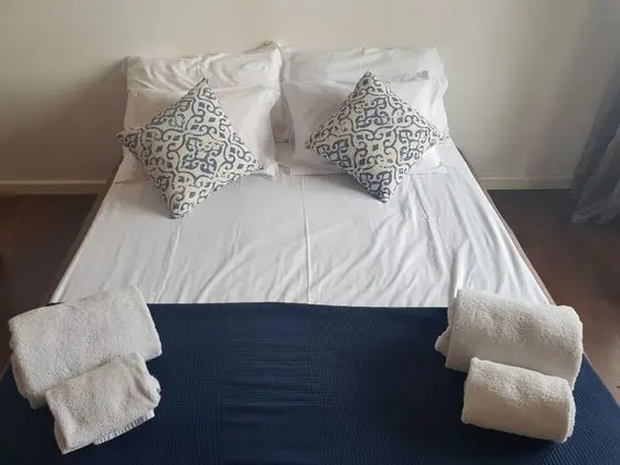 Tek Büyük Yataklı Oda, Ortak Banyo (3)