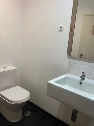 Tek Büyük Yataklı Oda, Ortak Banyo (3)