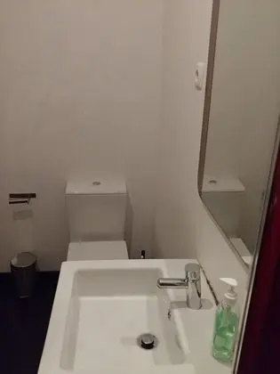 Tek Büyük Yataklı Oda, Ortak Banyo (3)