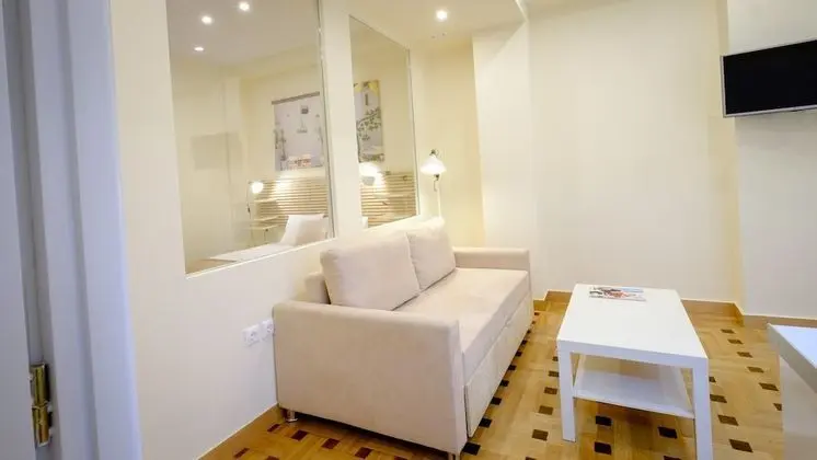 Apart Daire, 1 Yatak Odası (Modern 1BR Flat)