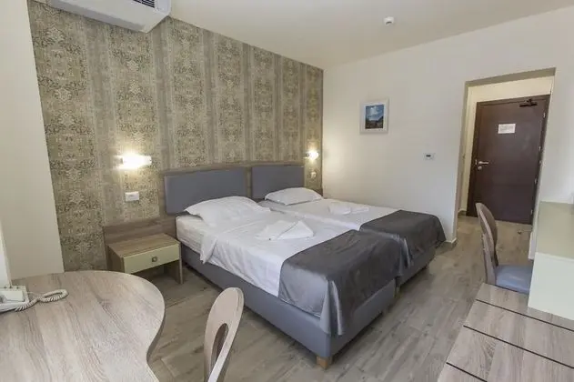 Basic Tek Büyük veya İki Ayrı Yataklı Oda