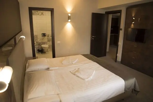 Basic Tek Büyük veya İki Ayrı Yataklı Oda