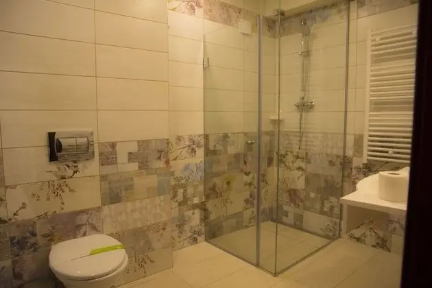 Basic Tek Büyük veya İki Ayrı Yataklı Oda